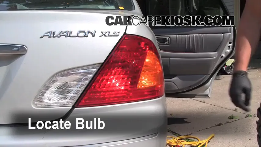 2000 Toyota Avalon XLS 3.0L V6 Éclairage Feu clignotant arrière (remplacer l'ampoule)